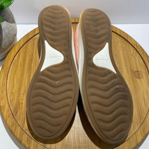 Clarks Cloudsteppers Coral Slip On Women’s 8.5 Cutout Comfort Loafer Normcore - Picture 7 of 9